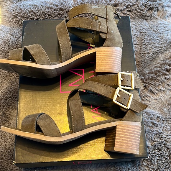 Material Girl Danee Sandals - Olive Green - Picture 3 of 5